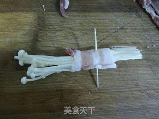 剁椒五花肉卷金针菇的做法步骤:5