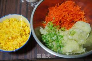 白菜鸡蛋馅水饺的做法步骤:3