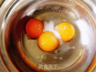 入口即化的蛋黄溶豆的做法步骤:2
