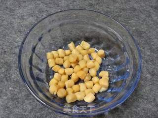 黄金瑶柱芙蓉炒饭的做法步骤:2