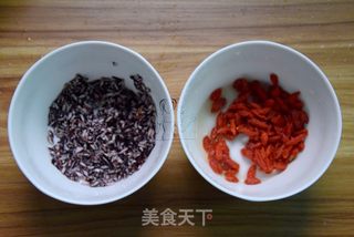 红枣枸杞紫米豆浆的做法步骤:3