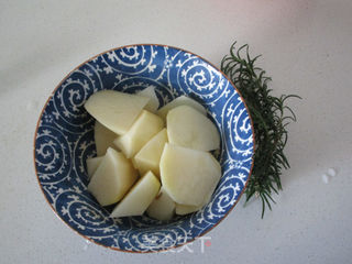 迷迭香烤土豆鸡翅的做法步骤:4