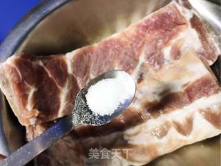 烤箱版烤排骨的做法步骤:2