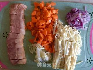 韩式辣白菜炒年糕的做法步骤:2