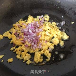洋葱虾仁炒饭的做法步骤:8
