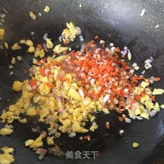 洋葱虾仁炒饭的做法步骤:9