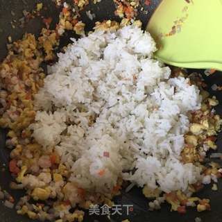 洋葱虾仁炒饭的做法步骤:11