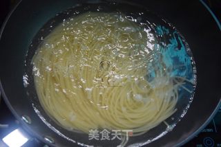 黑椒牛肉炒意面的做法步骤:2