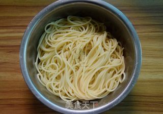 黑椒牛肉炒意面的做法步骤:3