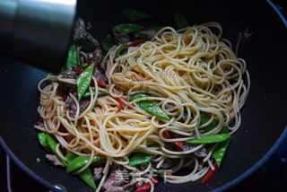 黑椒牛肉炒意面的做法步骤:8
