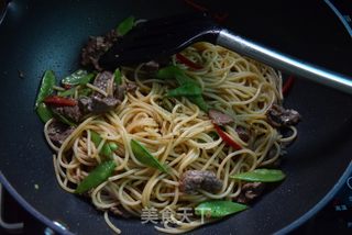黑椒牛肉炒意面的做法步骤:9