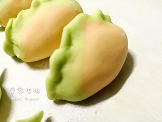 鸳鸯彩饺的做法步骤:12