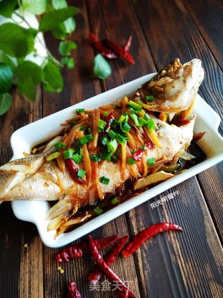 清蒸鲈鱼的做法步骤:12
