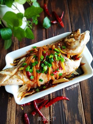 清蒸鲈鱼的做法步骤:15