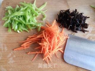 鱼香肉丝的做法步骤:3