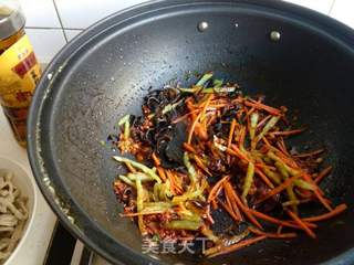 鱼香肉丝的做法步骤:9