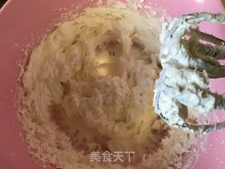 圣诞红纸杯蛋糕的做法步骤:2