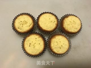 圣诞红纸杯蛋糕的做法步骤:6