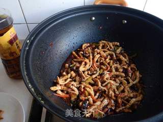 鱼香肉丝的做法步骤:11