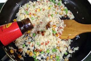 磷虾三鲜炒饭的做法步骤:9