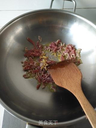 酸豆角肉丝米线的做法步骤:5