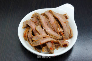 下酒菜,泡椒牛肉的做法步骤:2
