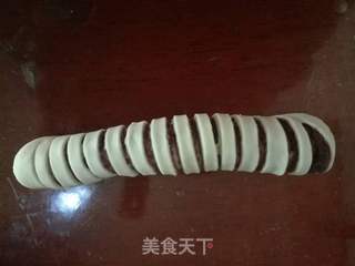 花环豆沙卷的做法步骤:13