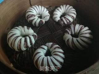 花环豆沙卷的做法步骤:16
