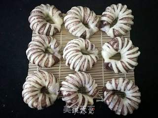 花环豆沙卷的做法步骤:18