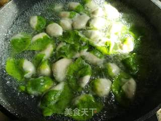 白菜果仁饺子的做法步骤:8
