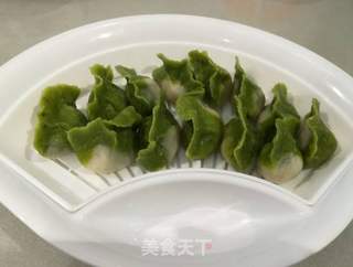 白菜果仁饺子的做法步骤:10