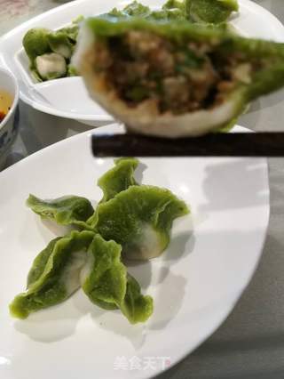 白菜果仁饺子的做法步骤:11