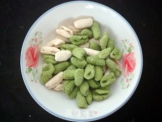 双色麻食的做法步骤:11