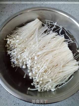 酸辣金针菇的做法步骤:2