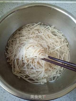 酸辣金针菇的做法步骤:4