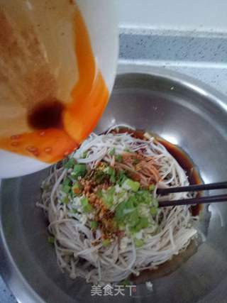 酸辣金针菇的做法步骤:7