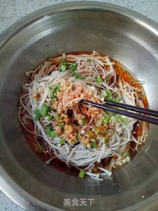 酸辣金针菇的做法步骤:9