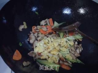 蚝油香菇炒杂蔬的做法步骤:9