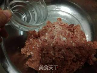 黑胡椒脆皮肠的做法步骤:2