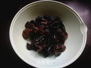 西兰花拌木耳的做法步骤:4