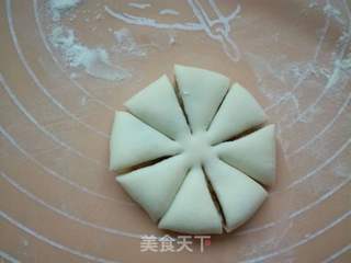 #新春花开#奶香枣泥梅花包的做法步骤:8