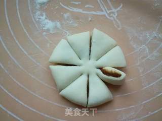 #新春花开#奶香枣泥梅花包的做法步骤:9