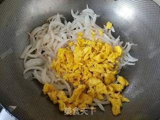 洋葱炒鸡蛋的做法步骤:8