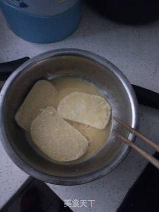 鸡蛋煎馒头版三明治的做法步骤:3