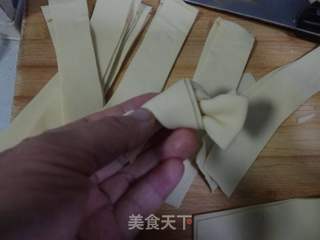 简易鸡汤豆腐串的做法步骤:2