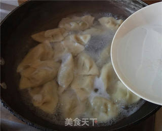 白菜猪肉水饺的做法步骤:8