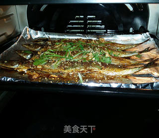 烤秋刀鱼的做法步骤:9