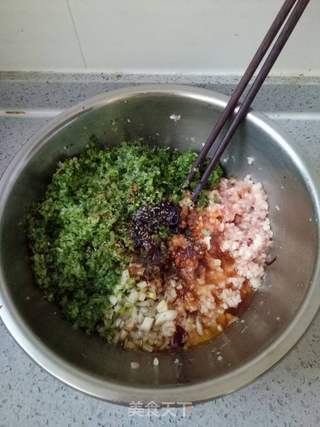 芹菜猪肉馅饺子的做法步骤:6
