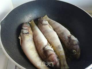 蒜蓉辣酱焖海老头的做法步骤:4