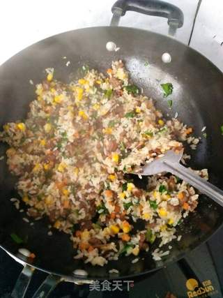 牛肉五彩炒饭的做法步骤:7